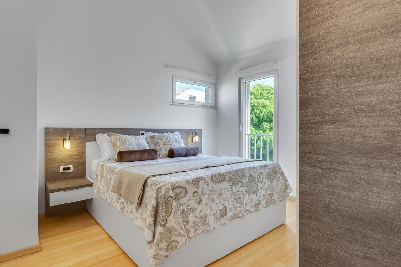 Luxury Two-Floor Apartment In Petrcane With Garden And Pool Buitenkant foto