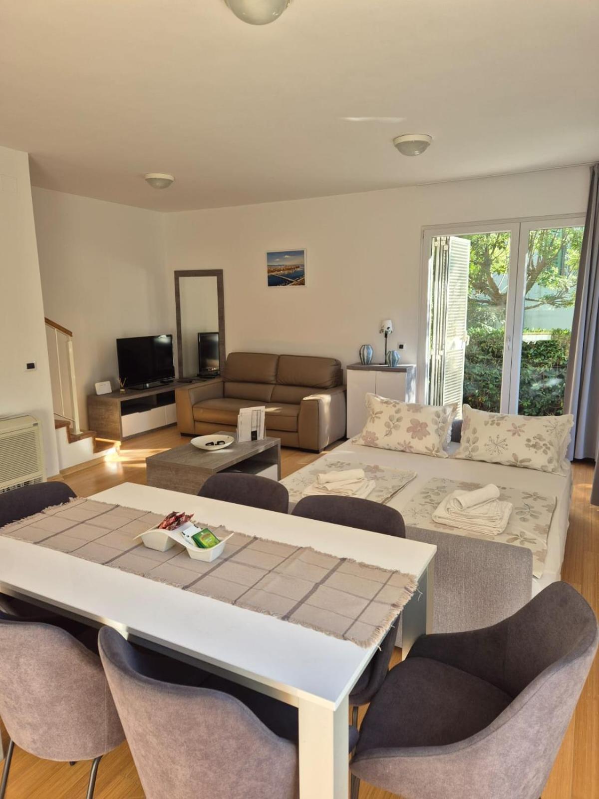 Luxury Two-Floor Apartment In Petrcane With Garden And Pool Buitenkant foto