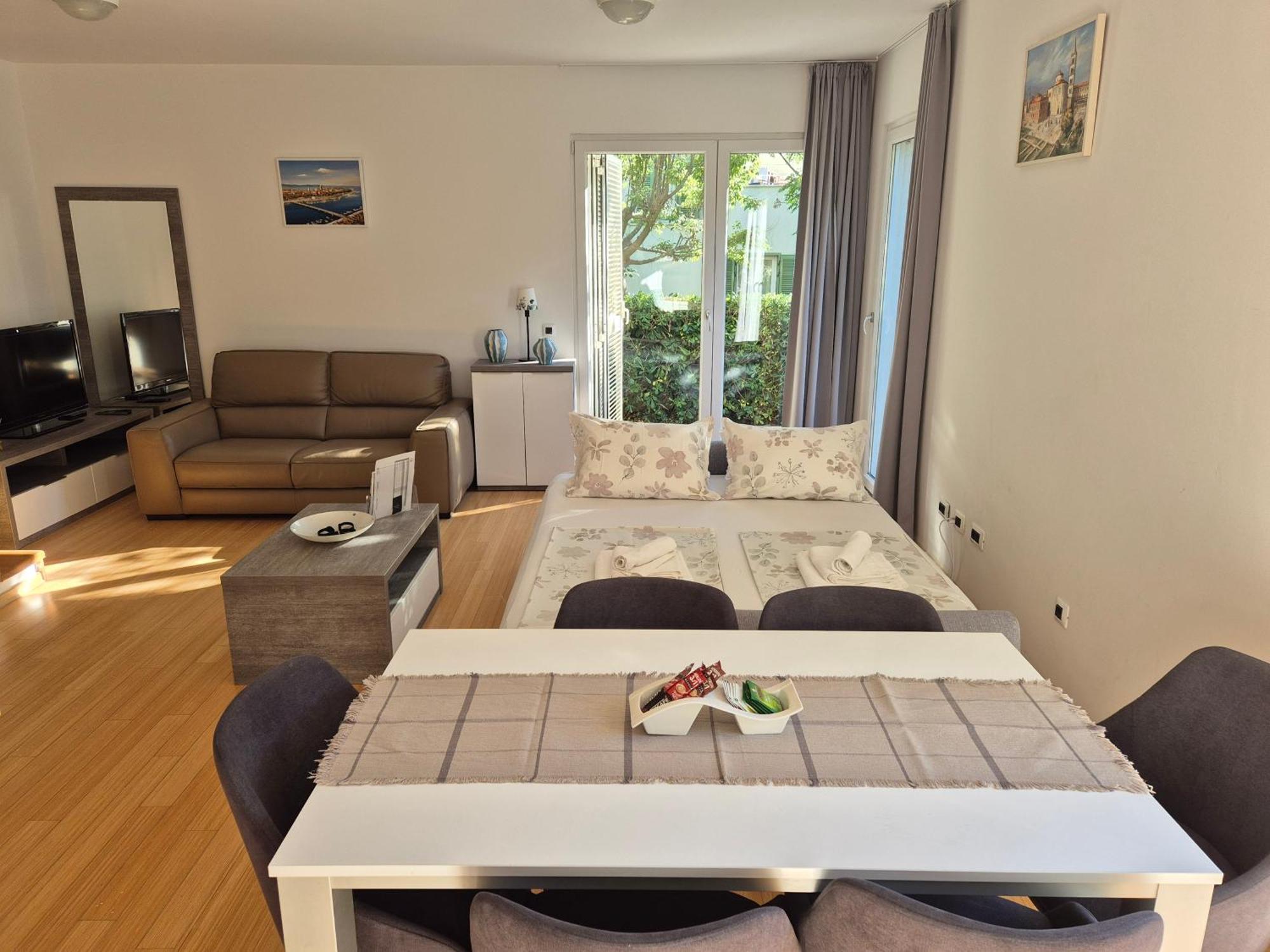 Luxury Two-Floor Apartment In Petrcane With Garden And Pool Buitenkant foto